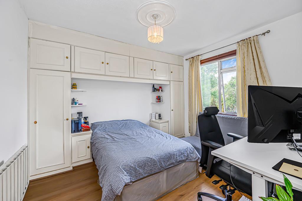 House in London, Royston Parade, Highams Park - View 3