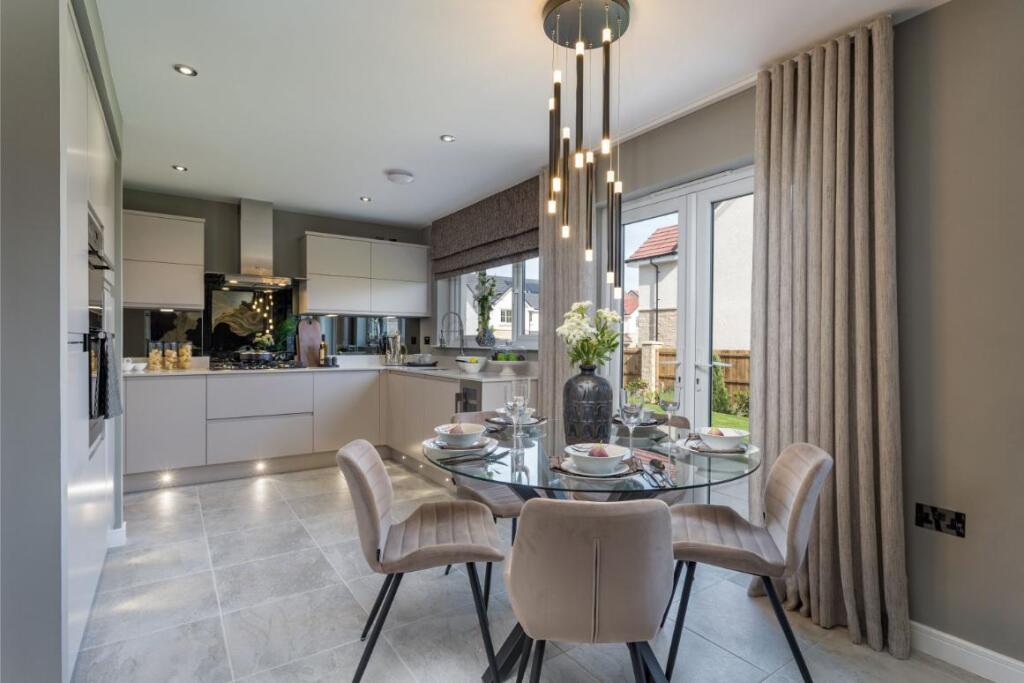 House in Kilmarnock, Bonnyton - More