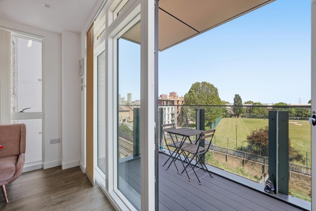 Main image of property: Chorley Court, Canary Wharf, E14