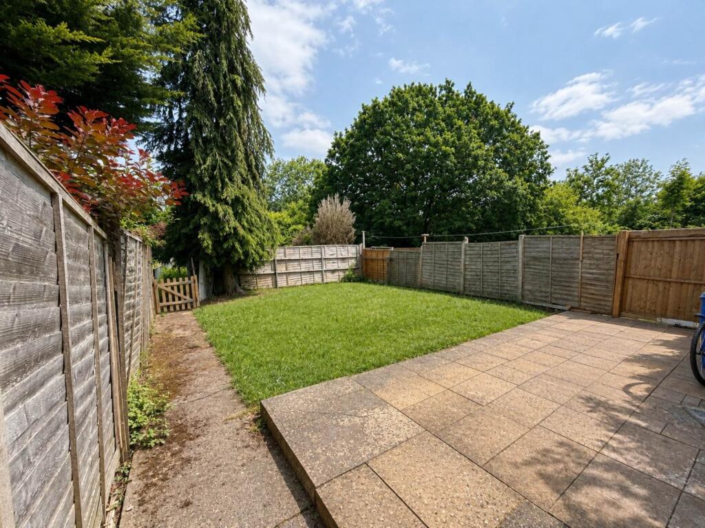 Apartment in Watford - More