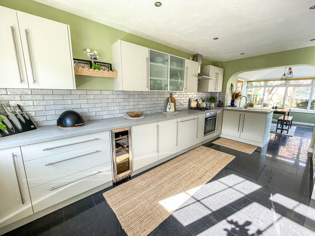 Walker Gardens, Grange Park, Hedge End, SO30 photo 2