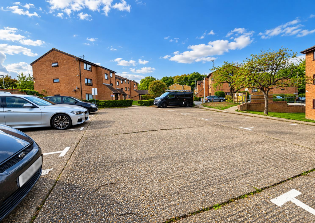 Apartment in Hemel Hempstead - View 4