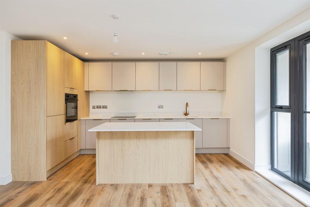 Apartment in Torquay - More