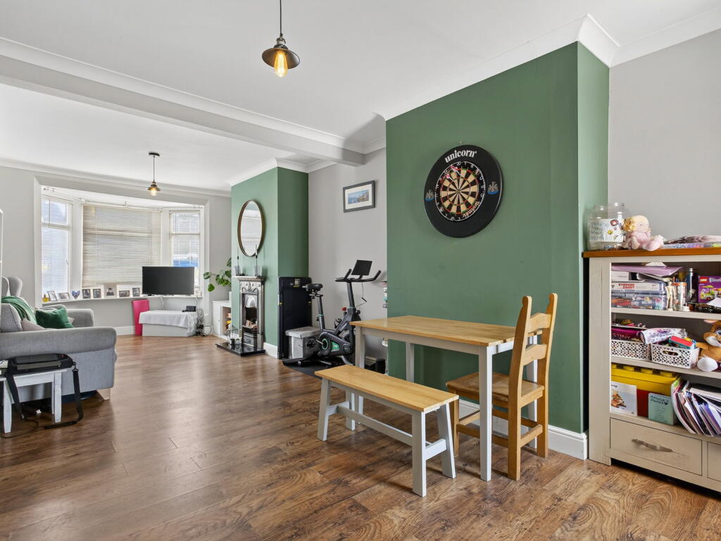 House in Kettering, Avondale - More