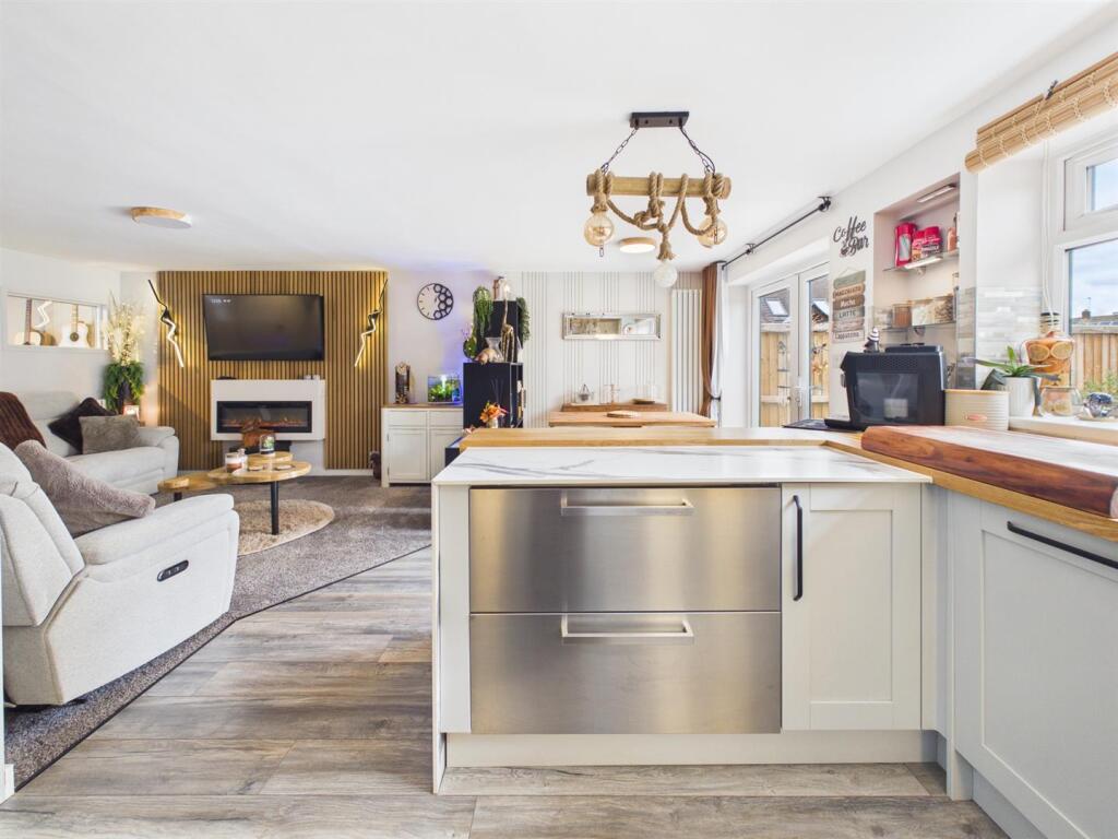 House in Gloucester, Cranham Gate, Hucclecote - More