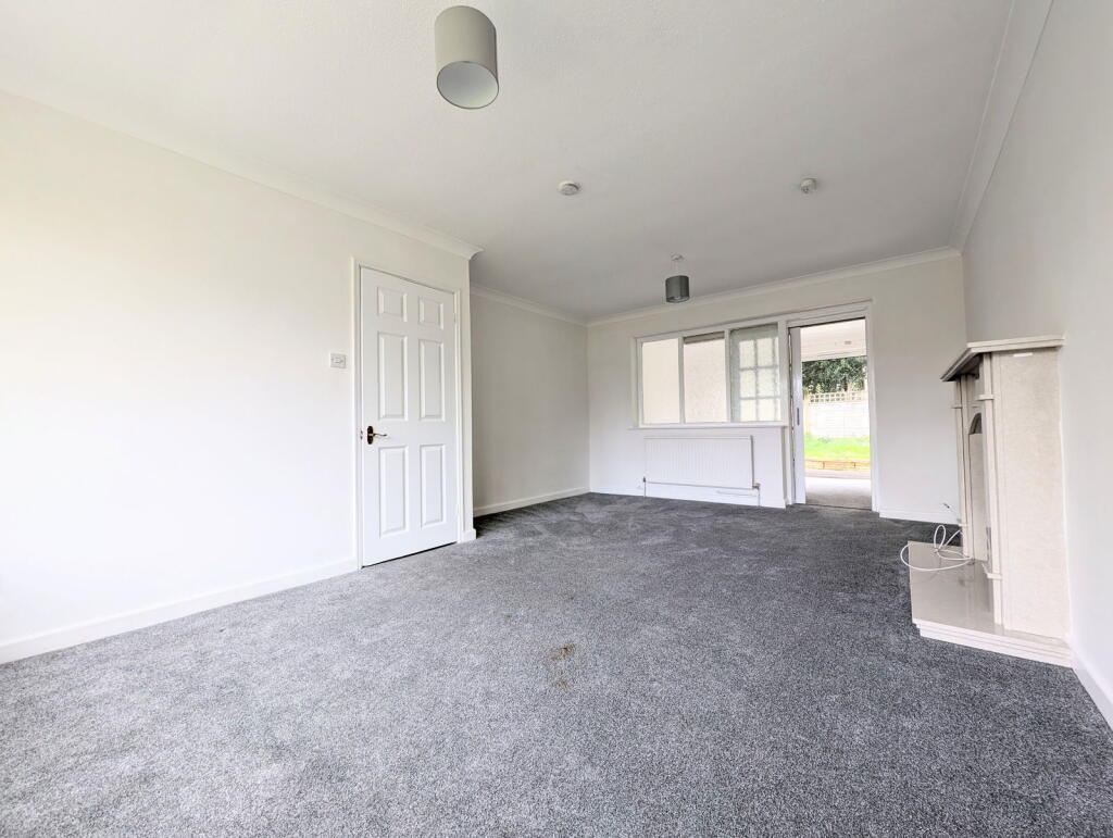 Dickins Way, Horsham, West Sussex photo 4