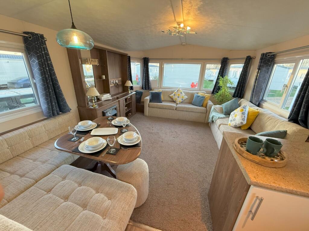 3-bed caravan on Manor Road, Hunstanton, Norfolk, PE36, £29,995