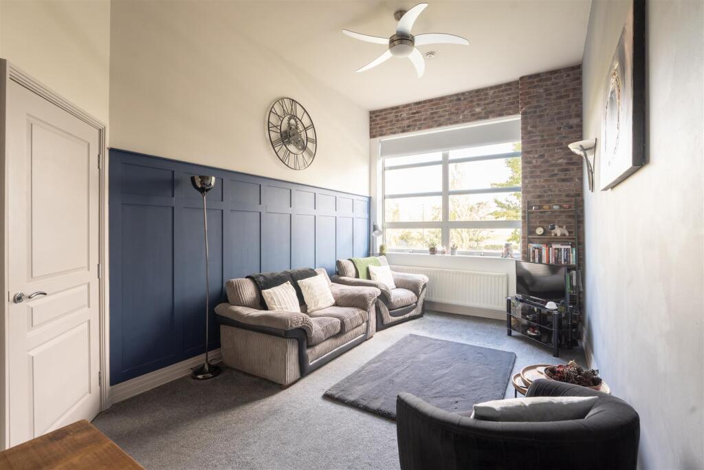 Apartment in Newcastle upon Tyne - View 5