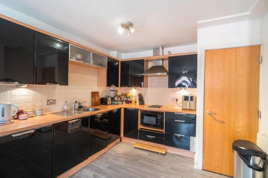 Apartment in Hull - View 5