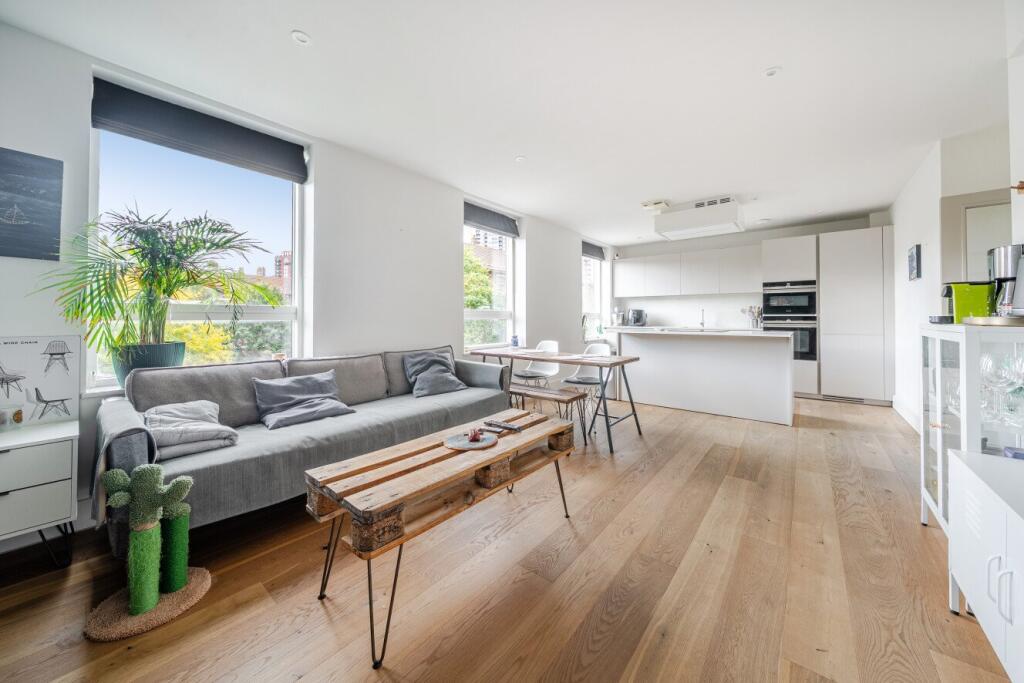 Main image of property: 29a Bath Terrace, Elephant & Castle, London, SE1