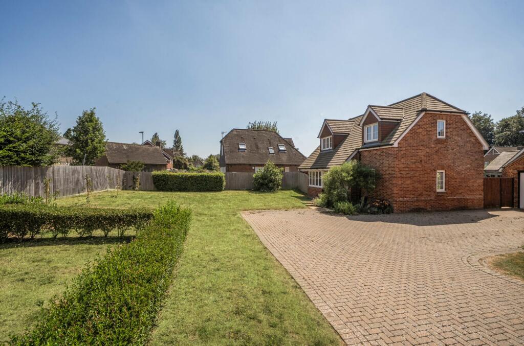 House in Chichester, Boxgrove - More