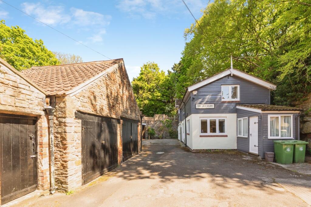 Main image of property: Broom Hill, Bristol, BS16