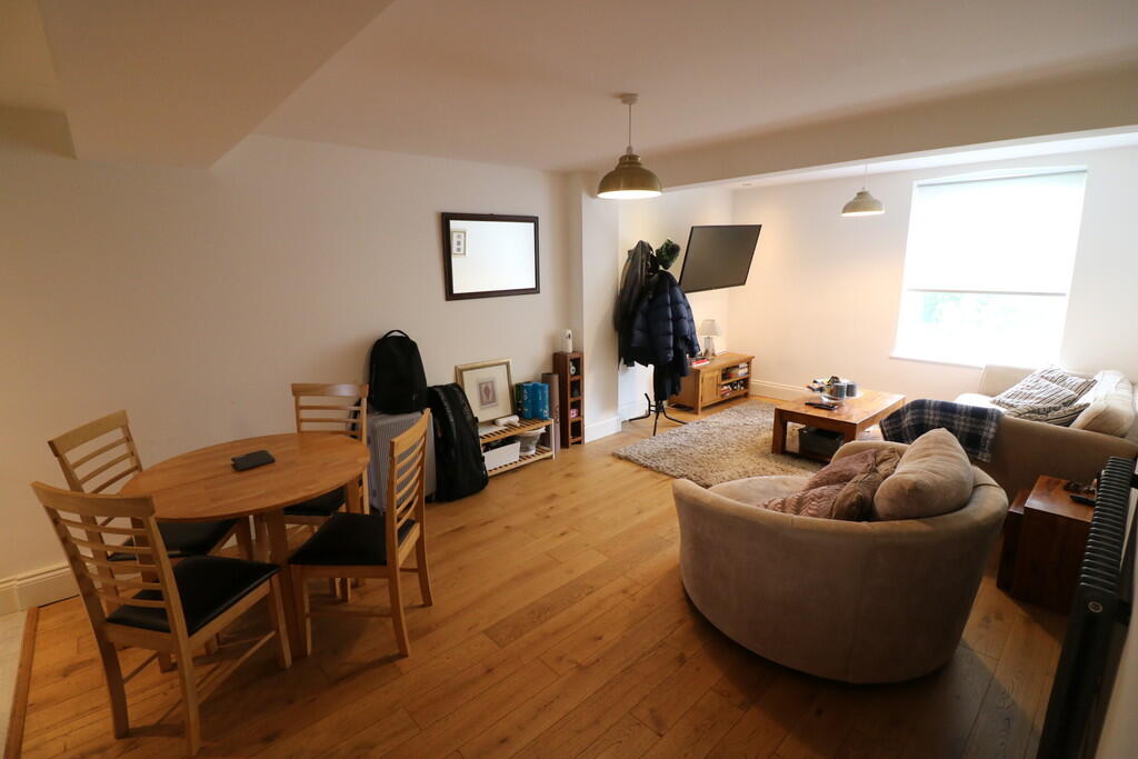 Apartment in Hull - View 5