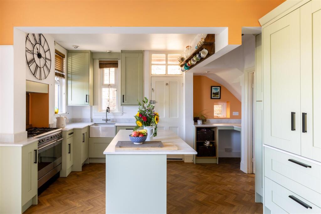 House in Reigate and Banstead, Merstham - View 4
