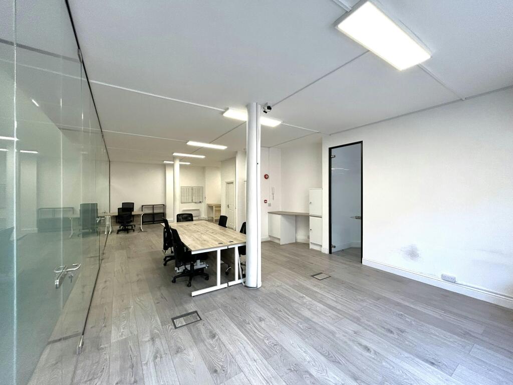Interior 2.jpg
