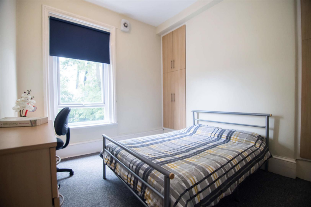 Apartment in Sheffield, Broomfield, Broomhill - More