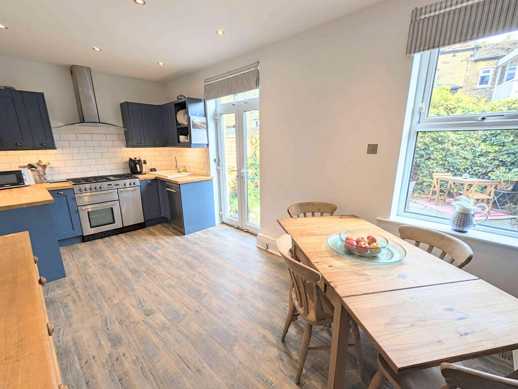3 Wells Terrace, Village Street, Norwood Green, HX3 8QA photo 3