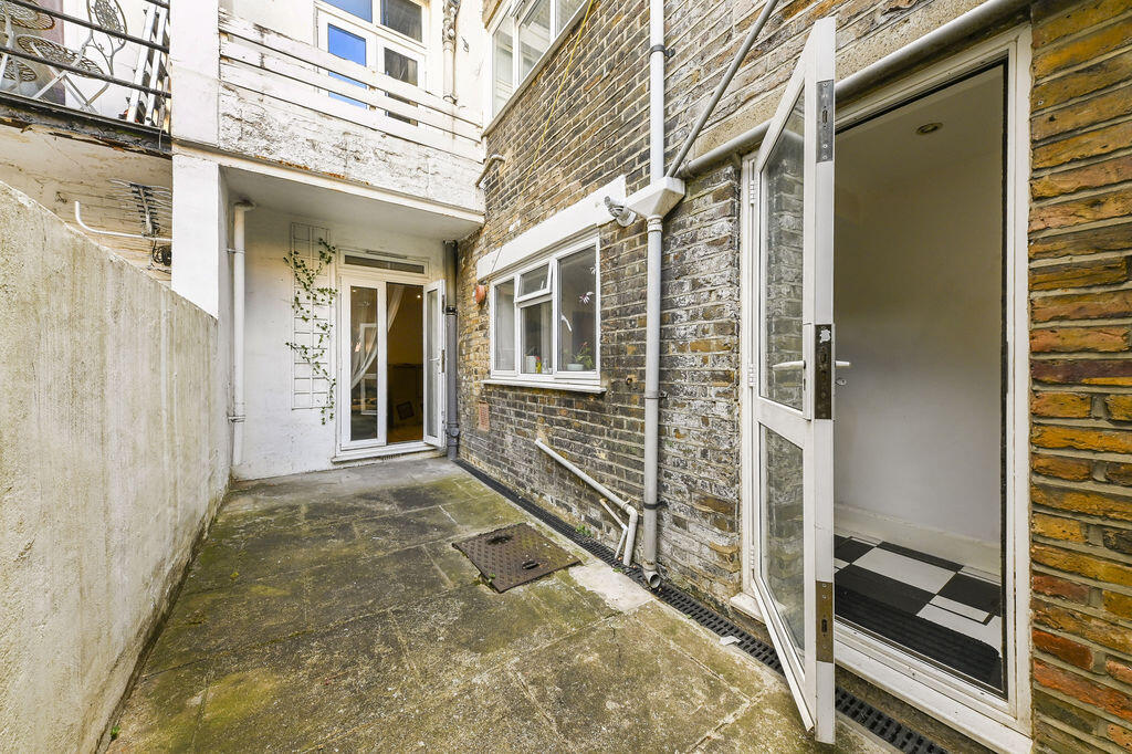 Apartment in London - View 5