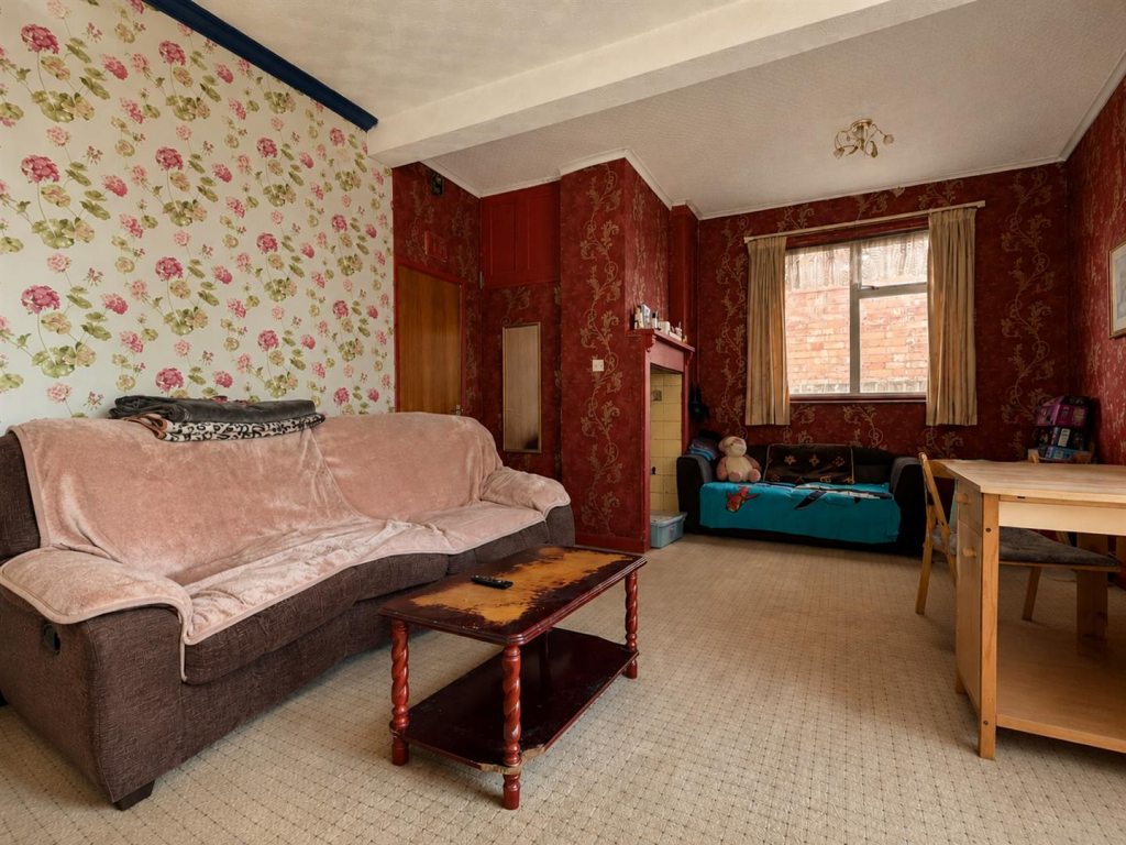 Bodnant Avenue, Leicester photo 4