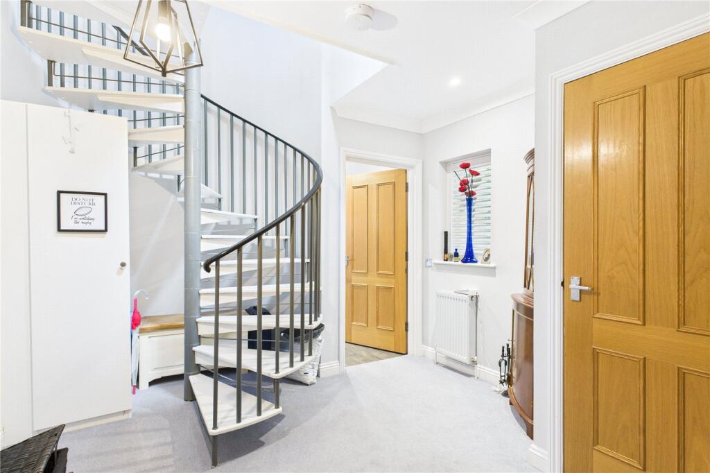 Saxon Place, Pangbourne, Reading, Berkshire, RG8 photo 4