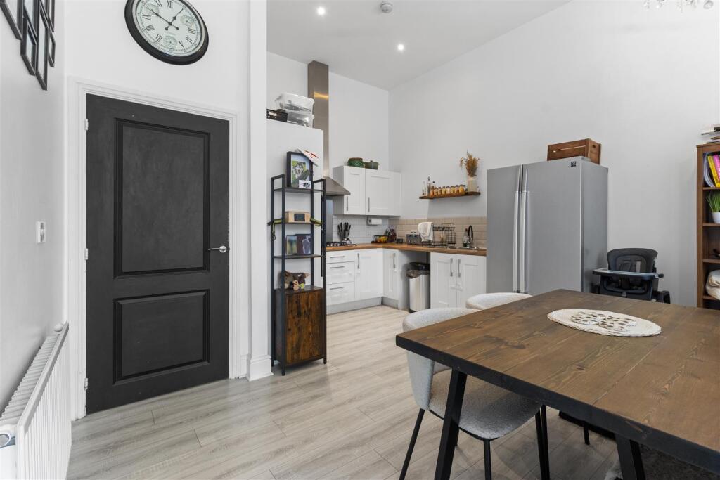 Apartment in Brighton - View 3