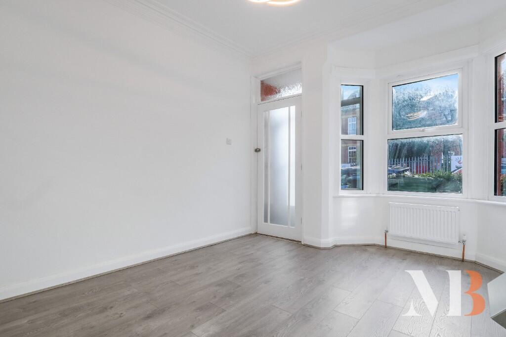 99 Kingston Road photo 2