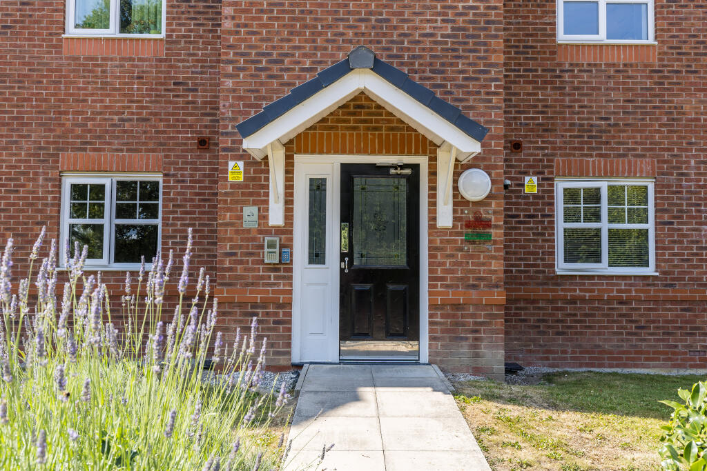 Apartment in Pen-y-ffordd, Flintshire - View 2