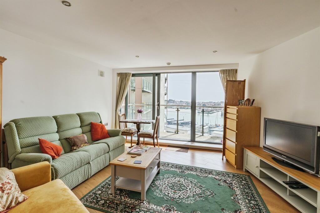 Apartment in Adur, West Sussex - View 2