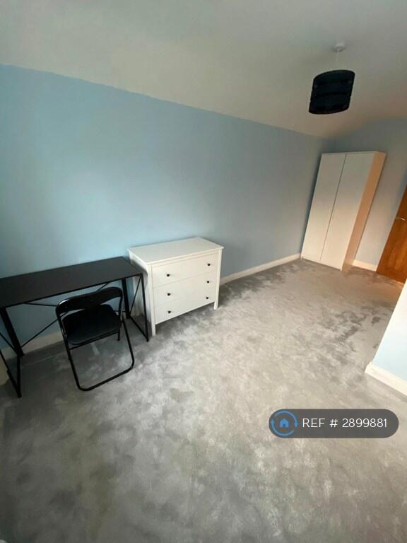 4 bedroom semi-detached house for rent