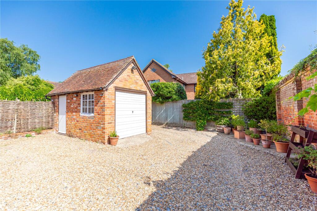House in Basingstoke and Deane, Kingsclere - View 4