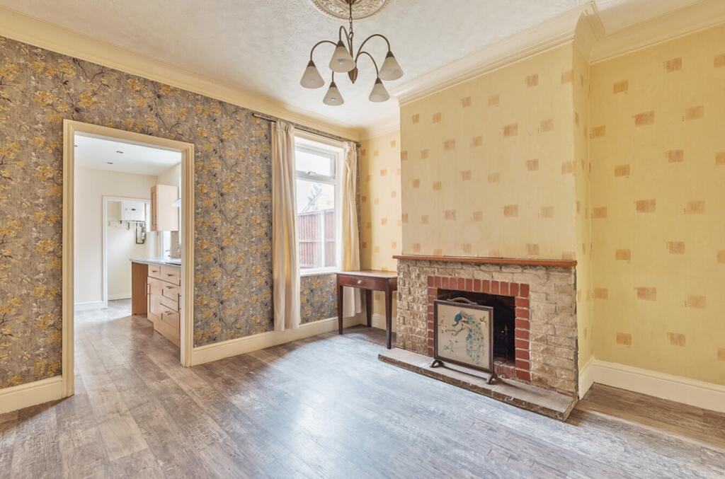 House in South Kesteven, Grantham - More