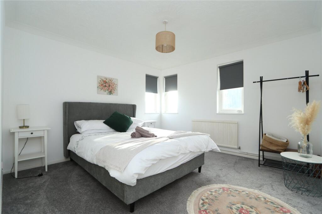 Wandsworth Place, Bradwell Common, Milton Keynes, Buckinghamshire, MK13 photo 4