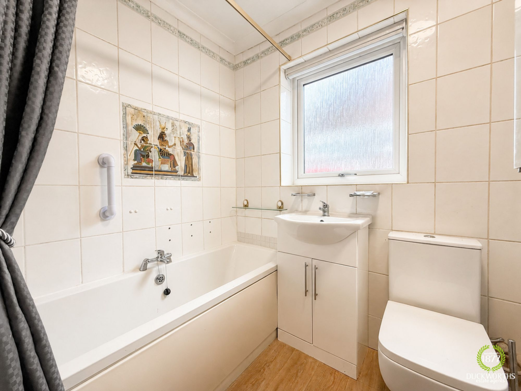 House in Hyndburn, Oswaldtwistle - More