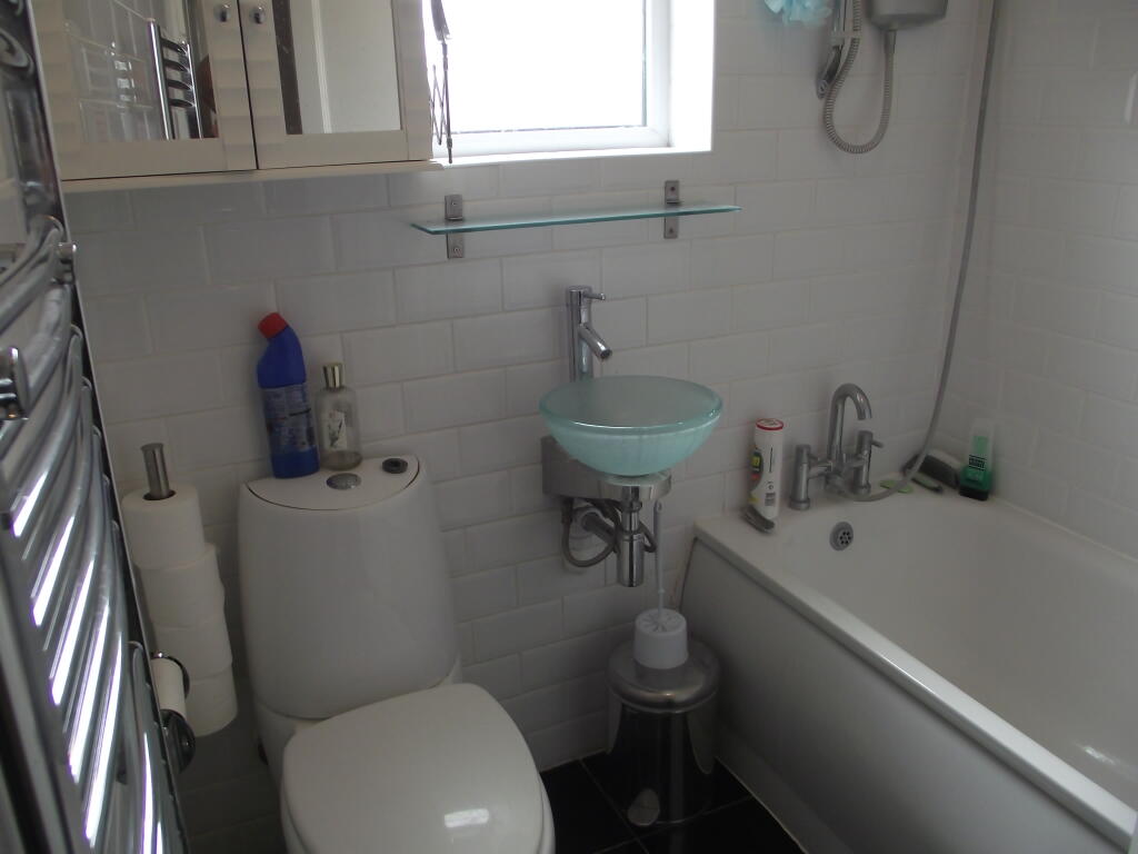 Main image of property: Hainault IG6