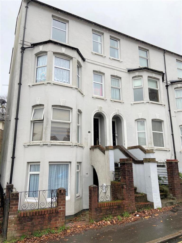 Main image of property: 18c Queens Road