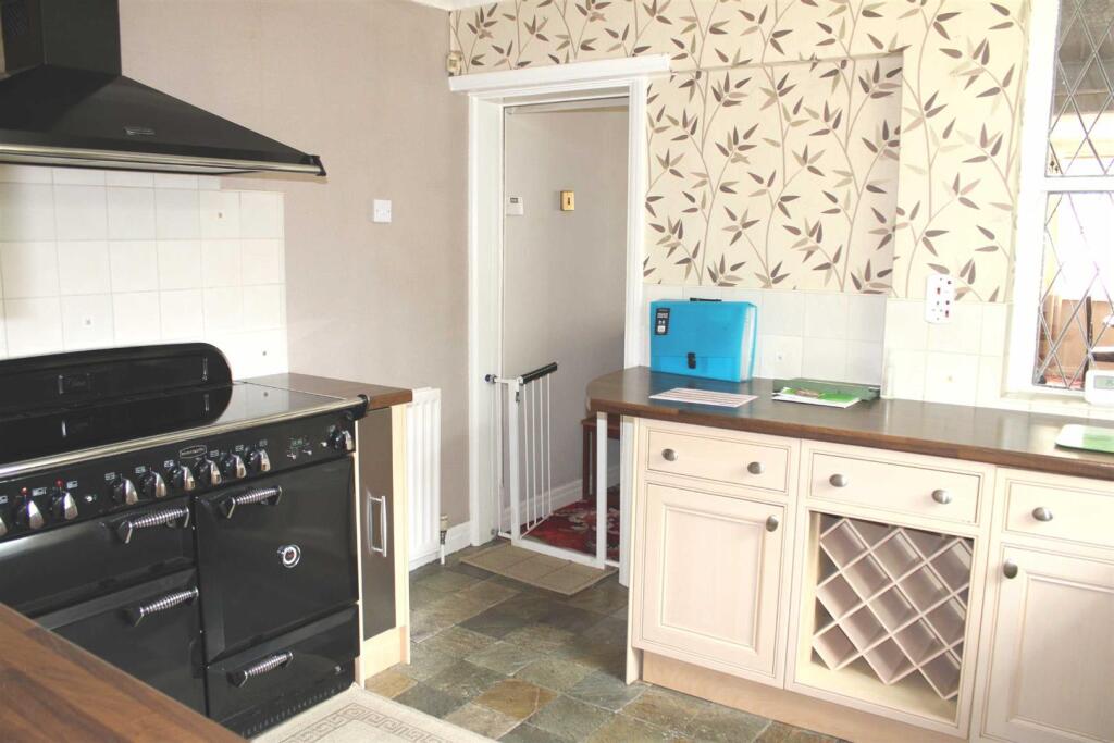 Greets Green Road, West Bromwich photo 5