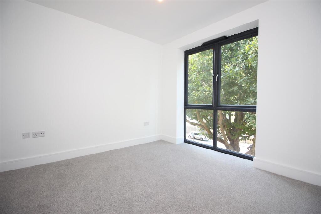 Apartment in Canterbury - View 4