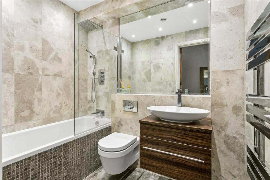 Apartment in London - More