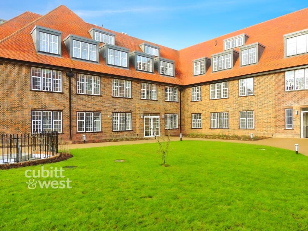 Apartment in Reigate and Banstead, Surrey - View 4