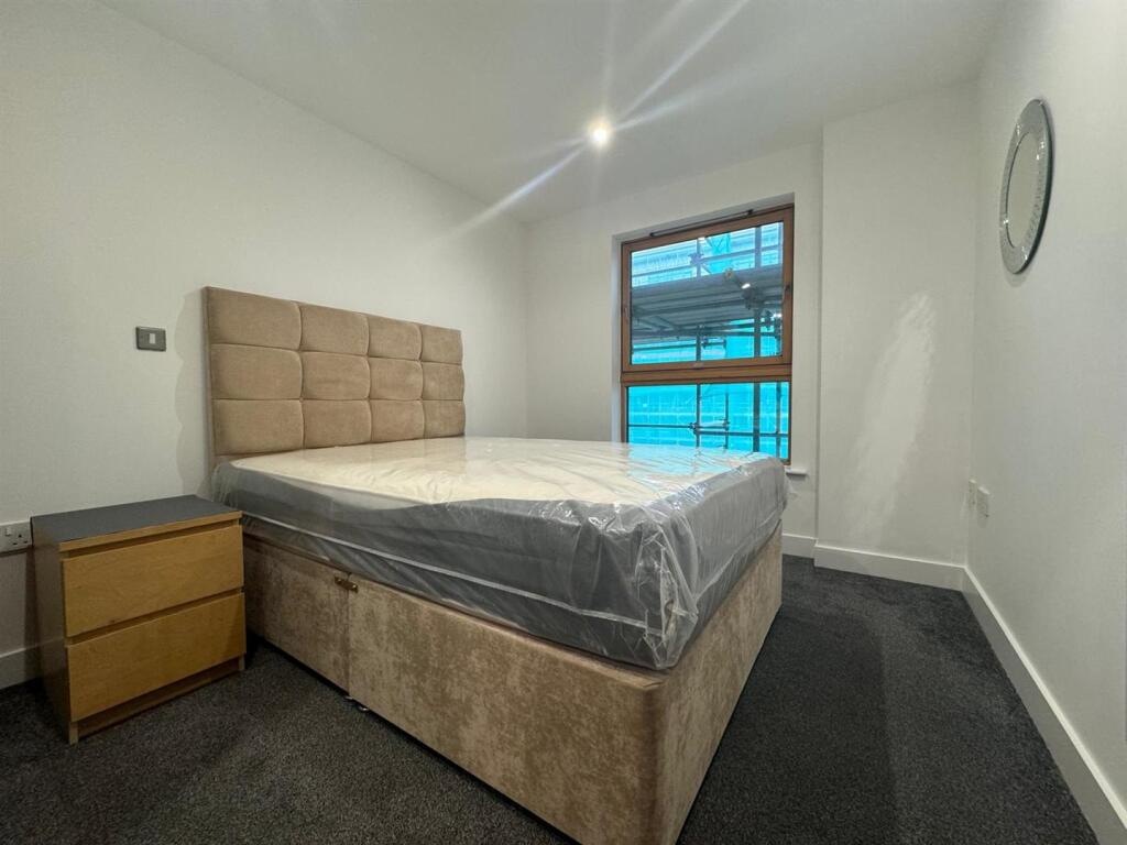Apartment in Leeds, West Yorkshire - More