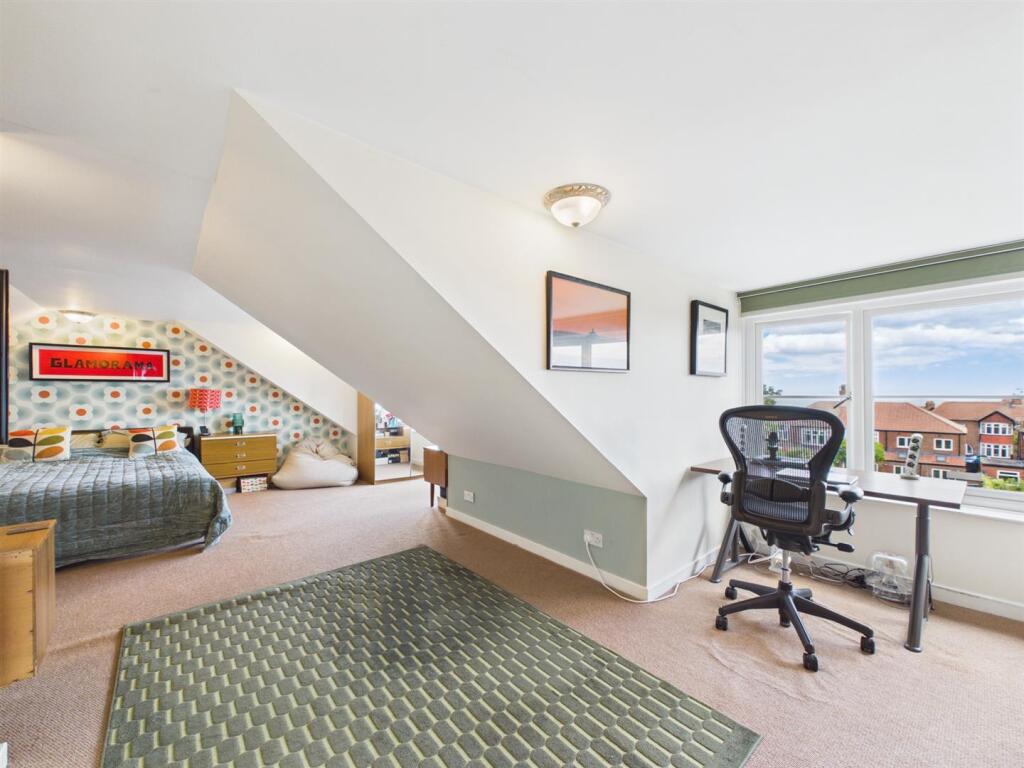 House in North Tyneside, Cullercoats - More