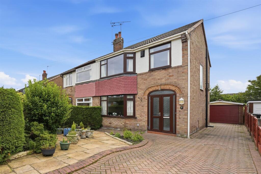 Main image of property: Farnham Avenue, Macclesfield