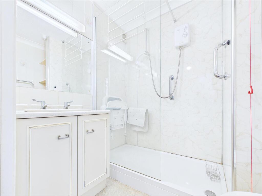 Apartment in Cheddar, Draycott Park, Somerset - View 4