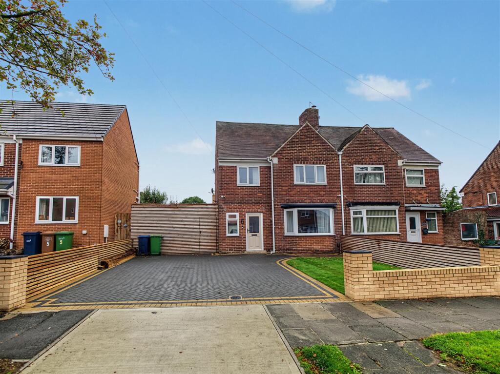 3-bed semi-detached on Woodside, East Herrington, Sunderland, £199,950