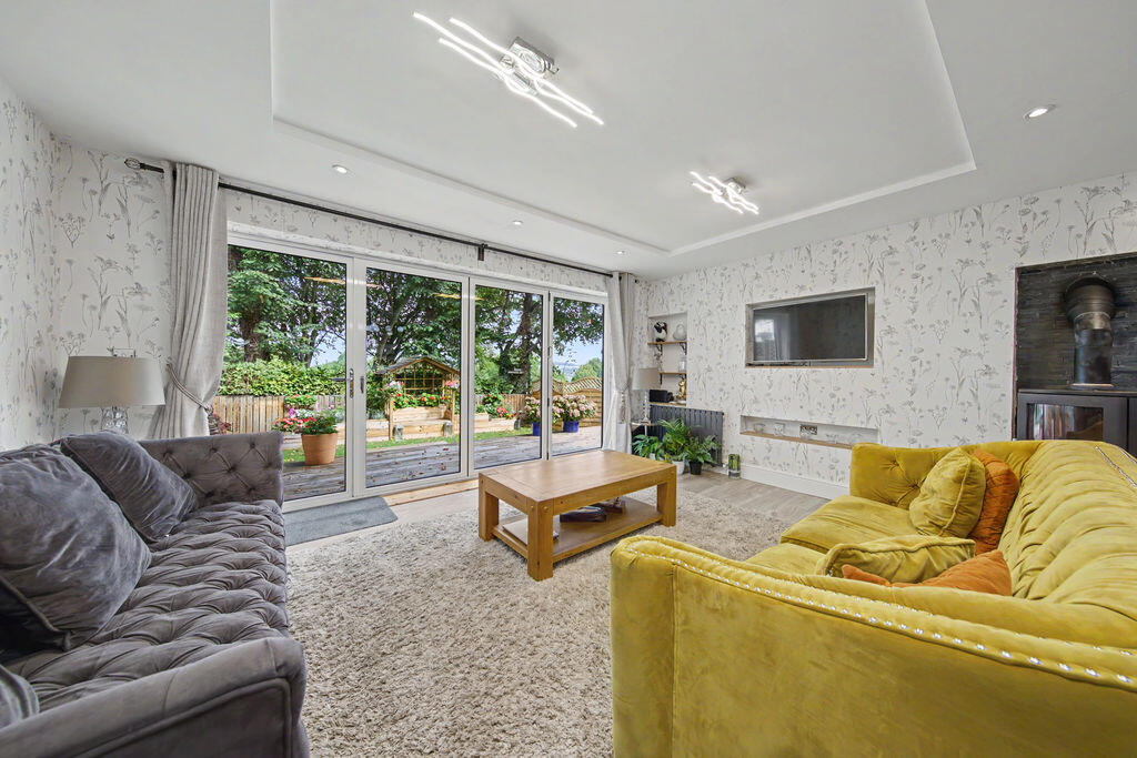 House in Chesterfield, Derbyshire - View 3