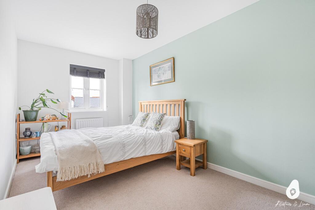 House in Bicester, Kingsmere - More