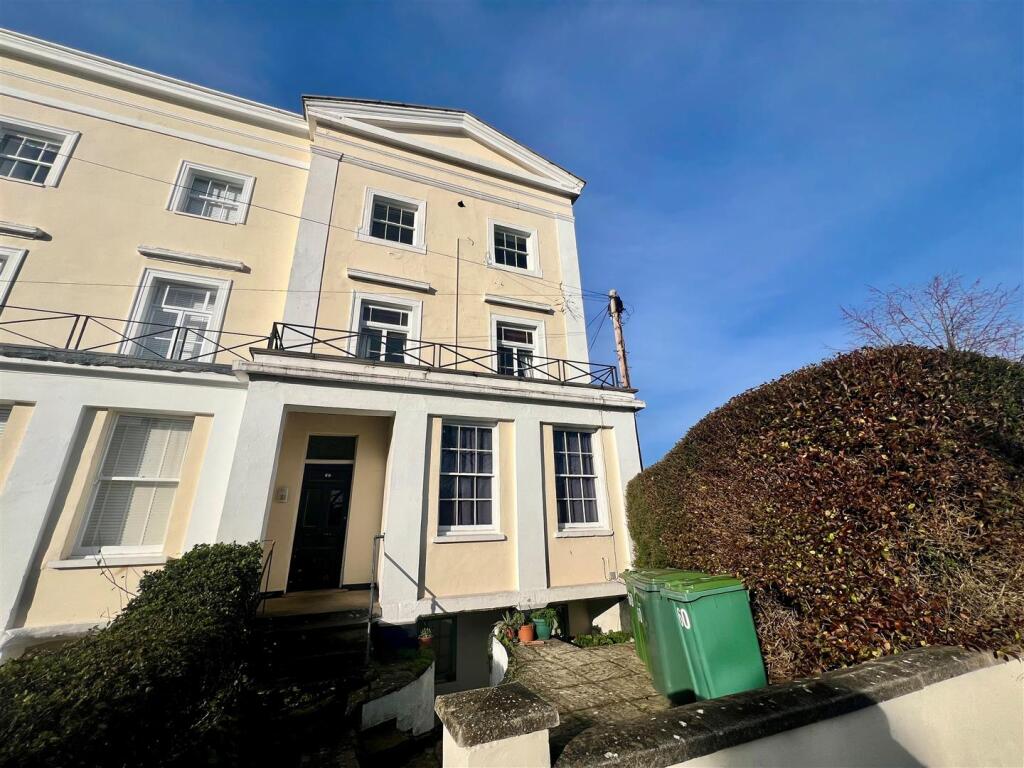 Main image of property: Grosvenor Street Cheltenham GL52 2SG