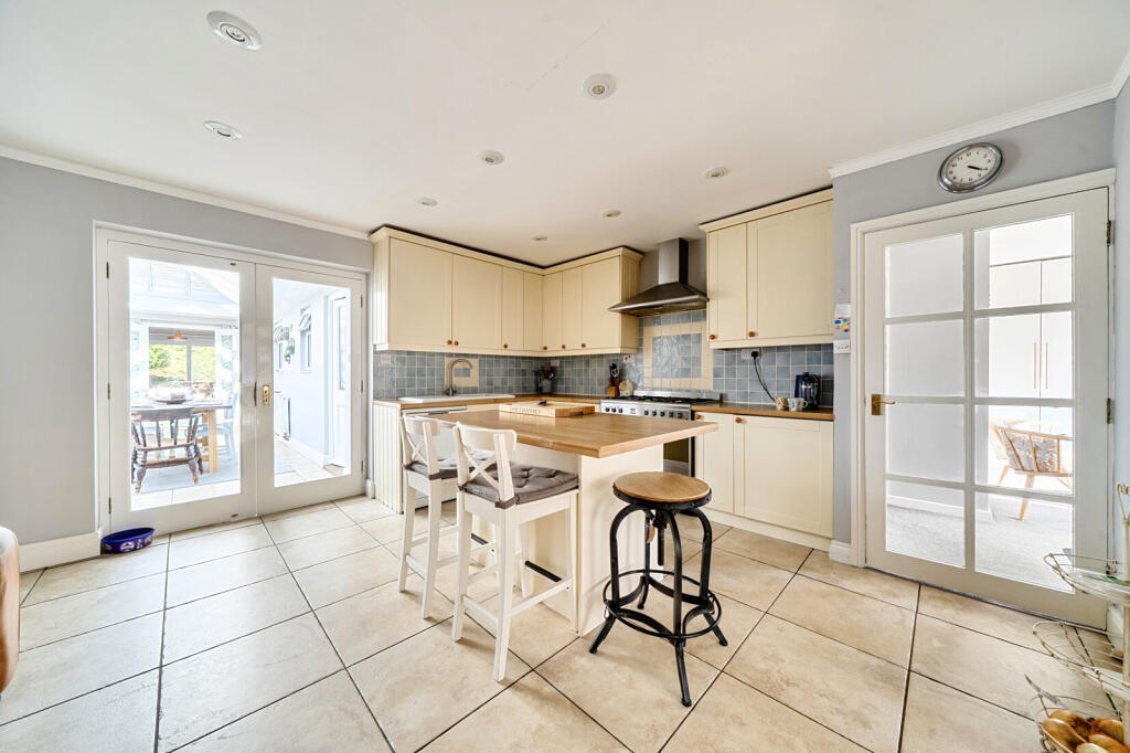 House in West Oxfordshire, Carterton - View 4