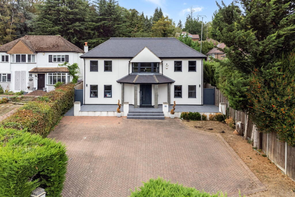 Main image of property: Valley Road, Rickmansworth, WD3 4BJ