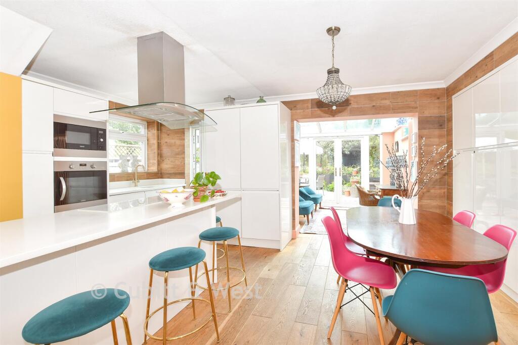 House in Mid Sussex, East Grinstead - More